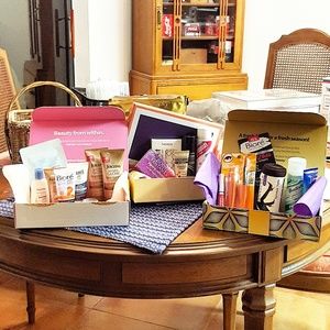 NWT WalMart Beauty Box mix of 22 samples